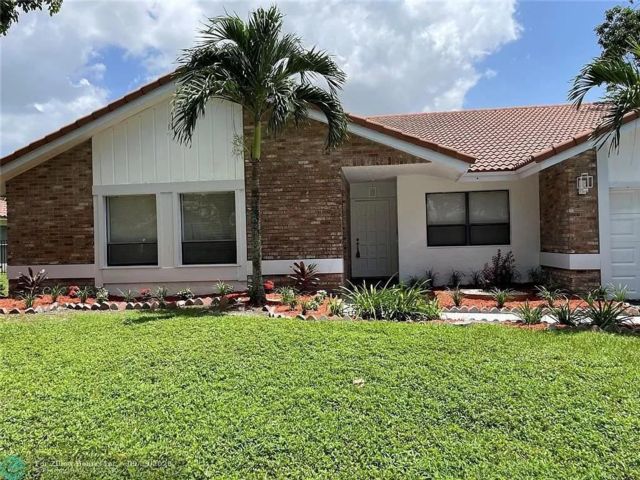  4 BR,  2.00 BTH &nbsp; style home in Plantation