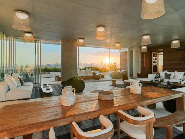  2 BR,  2.50 BTH &nbsp; style home in Miami