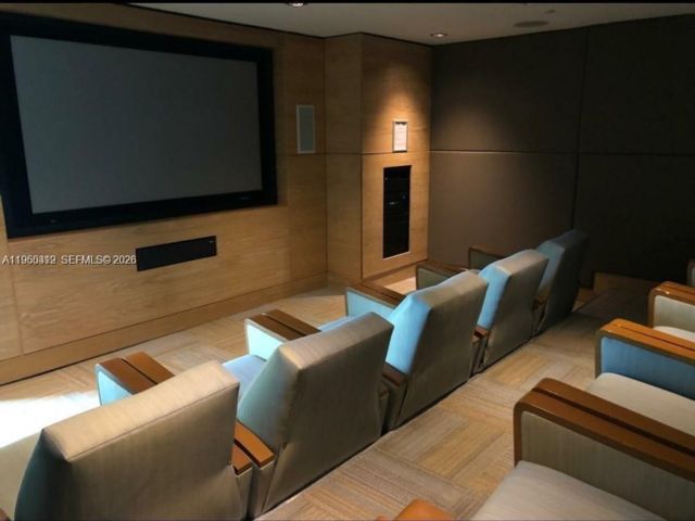 [PHOTO]