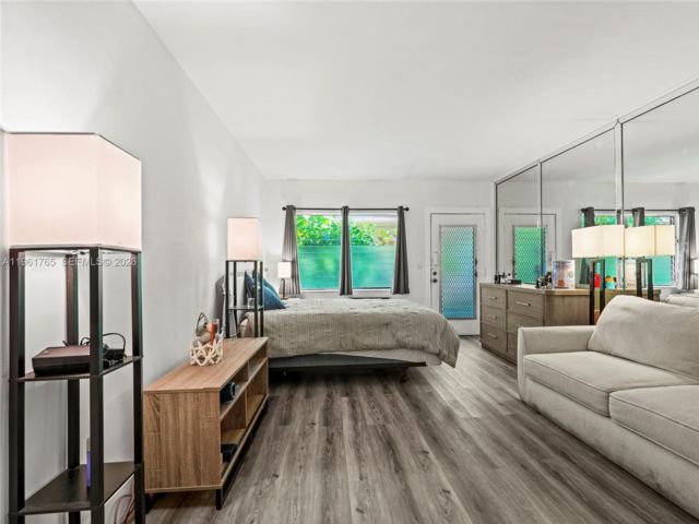 Studio,  1.00 BTH &nbsp; style home in Carl Fisher