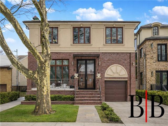  5 BR,  5.00 BTH &nbsp;Single family style home in Mill Basin