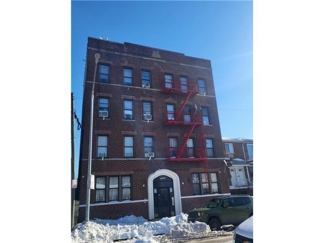  1 BR,  1.00 BTH &nbsp;Co-op style home in Gravesend