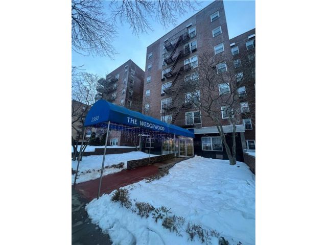  1 BR,  1.00 BTH &nbsp;Co-op style home in Gravesend