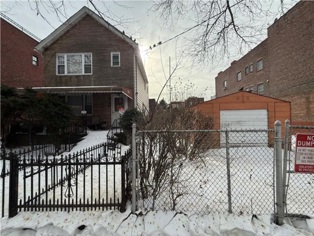 Lot <b>Size:</b>  &nbsp;Residential style home in Bensonhurst