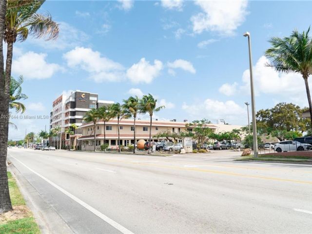  3 BR,  2.50 BTH &nbsp;Apartment style home in Dania Beach