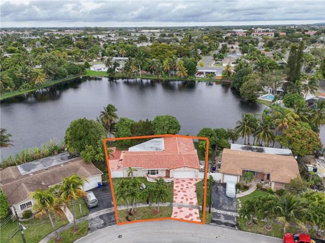  6 BR,  2.00 BTH &nbsp; style home in Lauderdale Lakes