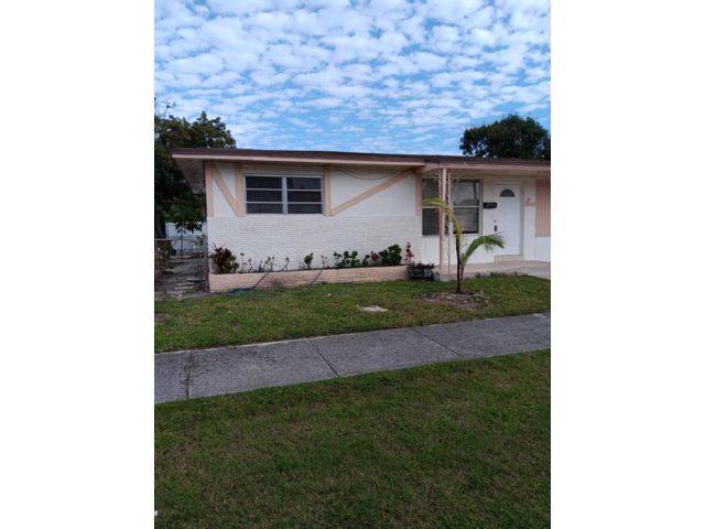  2 BR,  1.00 BTH &nbsp; style home in Hallandale