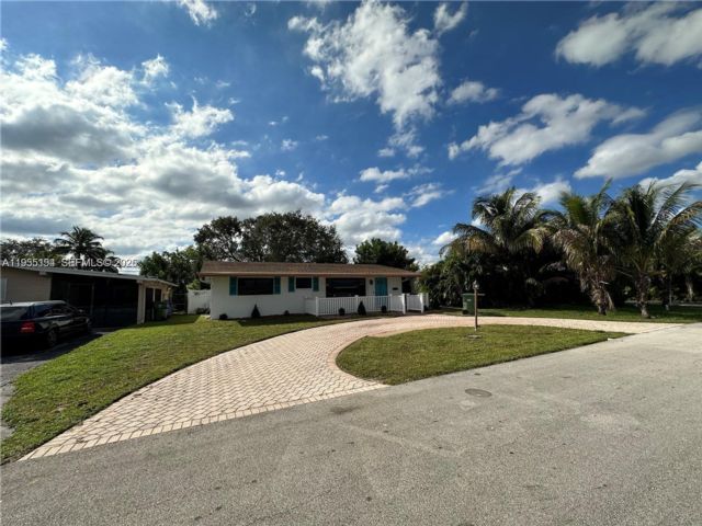  2 BR,  2.00 BTH &nbsp; style home in Pembroke Pines