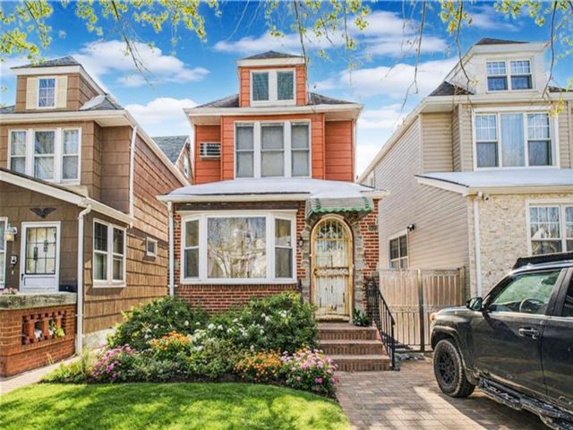  3 BR,  1.50 BTH &nbsp;Single family style home in Glendale