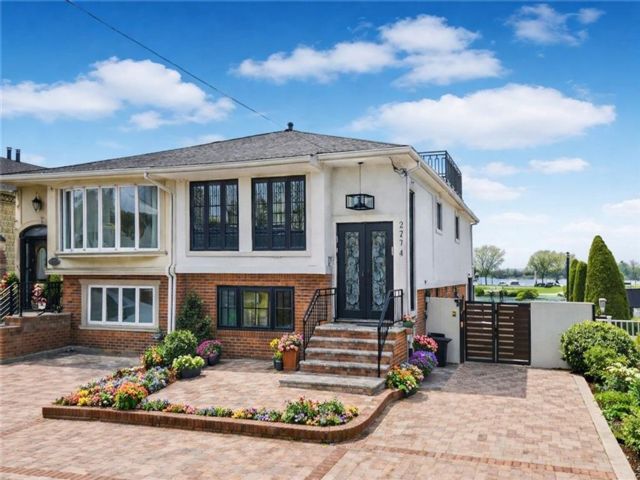  4 BR,  3.00 BTH &nbsp;Multi-family style home in Mill Basin