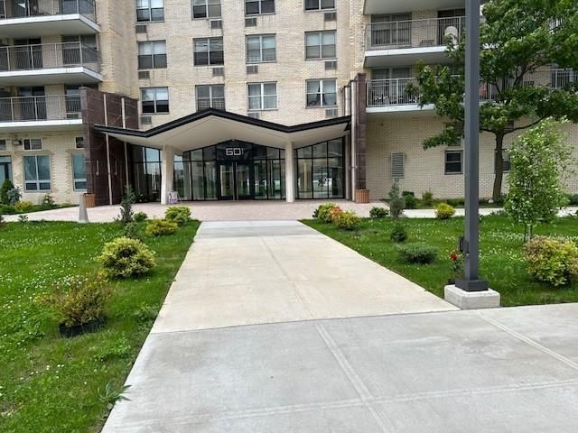  2 BR,  1.00 BTH &nbsp;Condominium style home in Coney Island