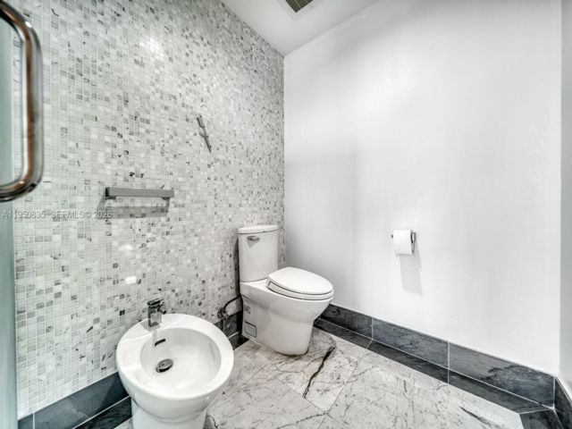 [PHOTO]