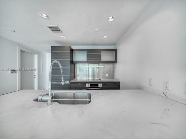 [PHOTO]