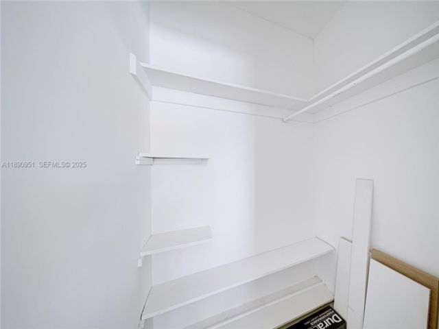 [PHOTO]