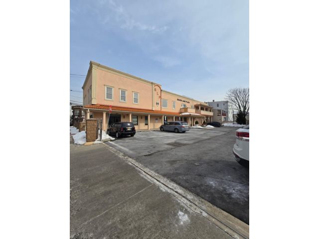 Studio,  0.00 BTH &nbsp;Other style home in Belleville