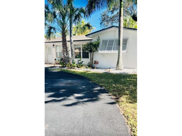  2 BR,  1.00 BTH &nbsp; style home in Hollywood