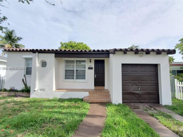  3 BR,  1.00 BTH &nbsp; style home in Hollywood