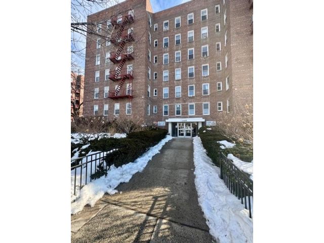  1 BR,  1.00 BTH &nbsp;Co-op style home in Gravesend