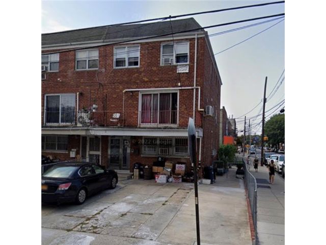 11 BR,  6.00 BTH &nbsp;Multi-family style home in Dyker Heights