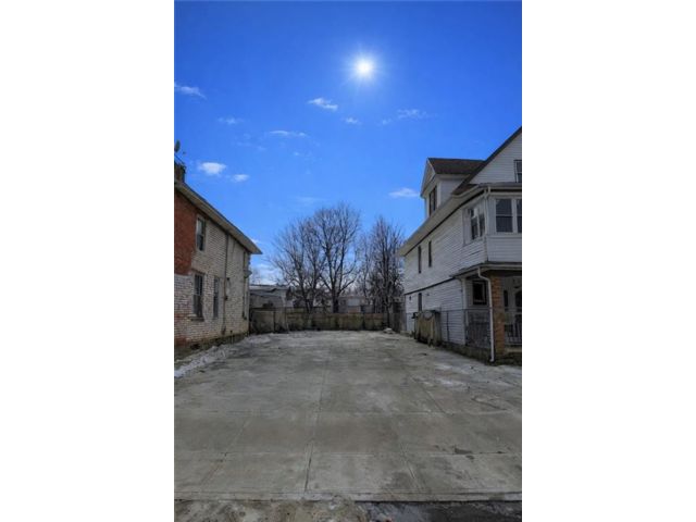 Lot <b>Size:</b> 2828 &nbsp;Land style home in Kensington