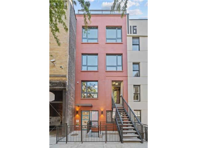  2 BR,  2.00 BTH &nbsp;Condominium style home in Bedford Stuyvesant