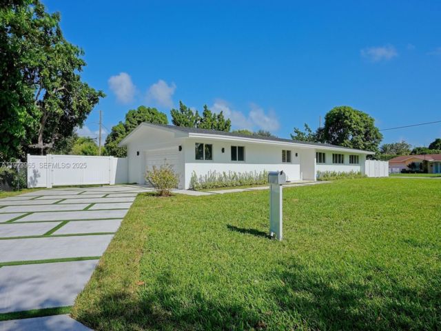  4 BR,  2.00 BTH &nbsp;Contemporary style home in Cutler Bay