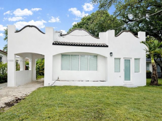  5 BR,  3.00 BTH &nbsp; style home in Miami