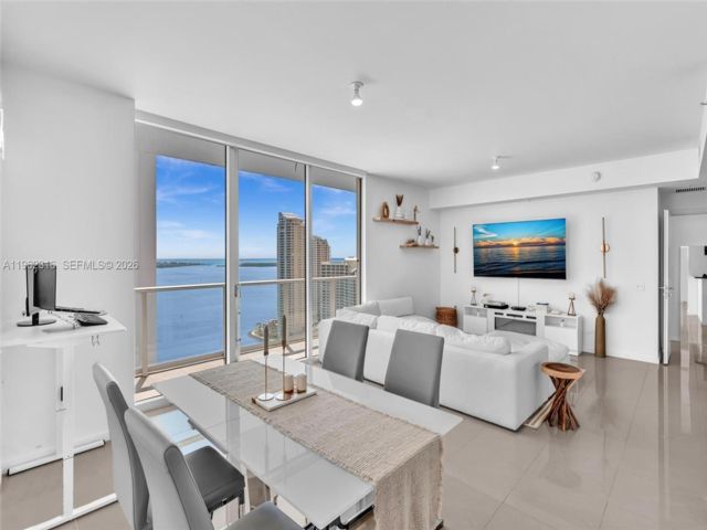  2 BR,  2.00 BTH &nbsp;Condo style home in Miami