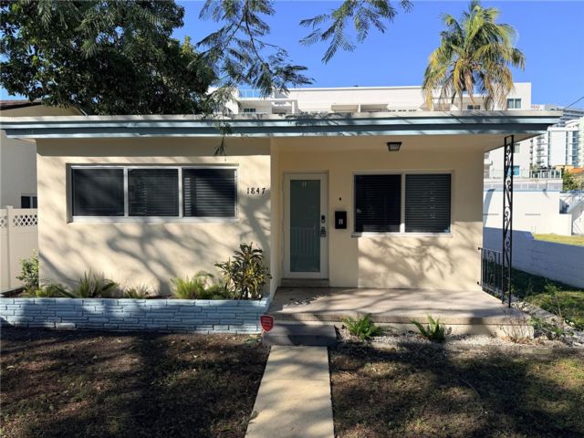  2 BR,  1.00 BTH &nbsp; style home in Hollywood