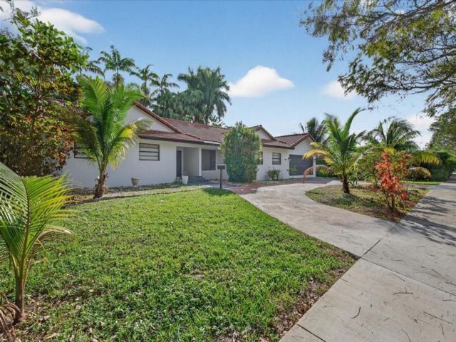  8 BR,  4.00 BTH &nbsp; style home in Miami