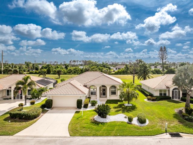  3 BR,  2.00 BTH &nbsp;Ranch style home in Englewood