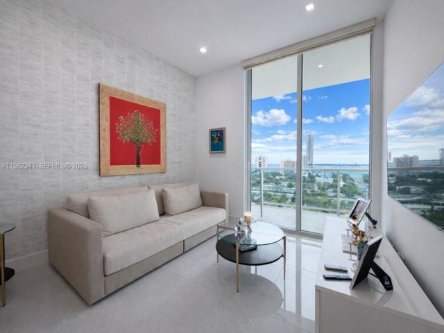  2 BR,  2.00 BTH &nbsp; style home in Miami