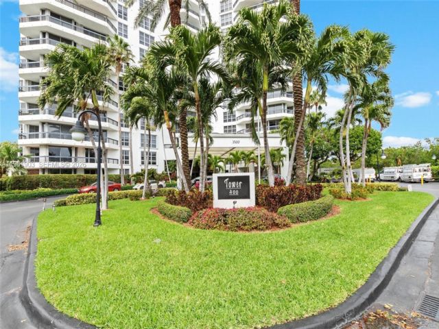  2 BR,  2.00 BTH &nbsp; style home in Aventura