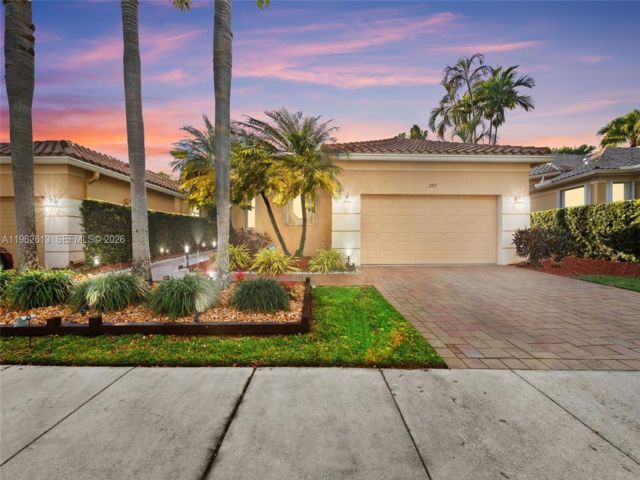  3 BR,  3.00 BTH &nbsp; style home in Weston