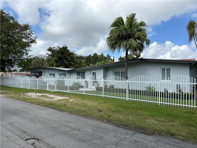  3 BR,  2.00 BTH &nbsp; style home in Miami