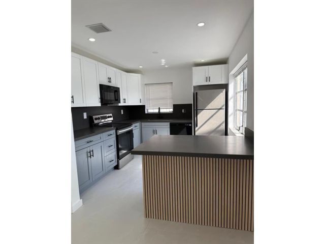  2 BR,  1.00 BTH &nbsp; style home in Hallandale Beach