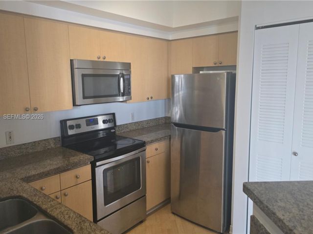  2 BR,  2.00 BTH &nbsp; style home in Hollywood