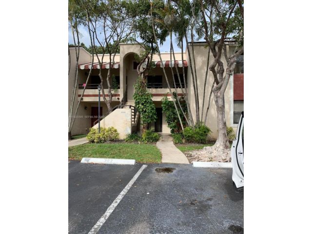  2 BR,  2.00 BTH &nbsp; style home in Miami