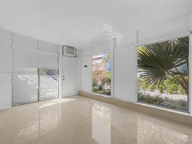  1 BR,  1.00 BTH &nbsp; style home in Carl Fisher