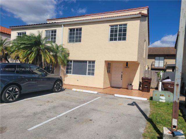  3 BR,  2.50 BTH &nbsp; style home in Hialeah