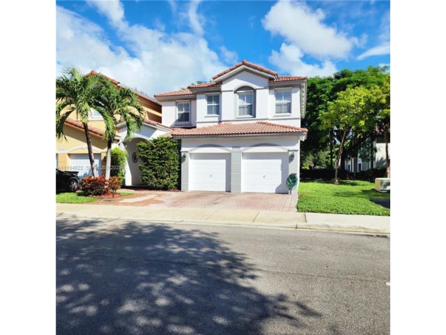  4 BR,  3.00 BTH &nbsp;Homeownr style home in Medley