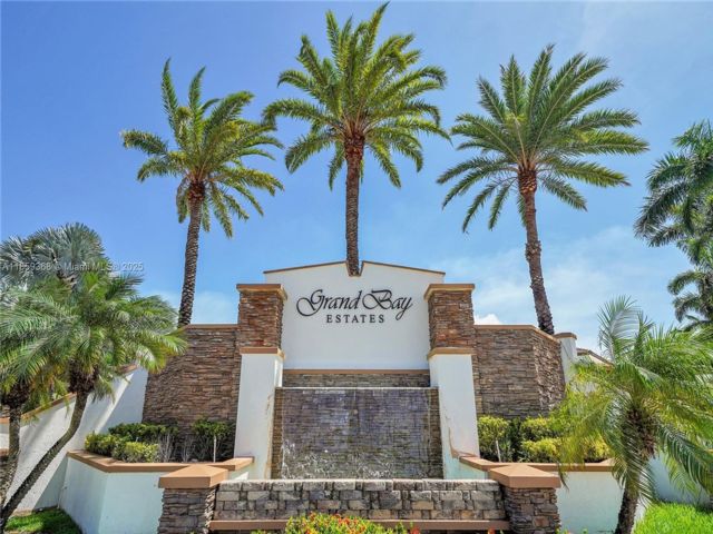  3 BR,  2.50 BTH &nbsp; style home in Medley