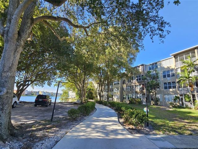  2 BR,  2.00 BTH &nbsp; style home in Miami