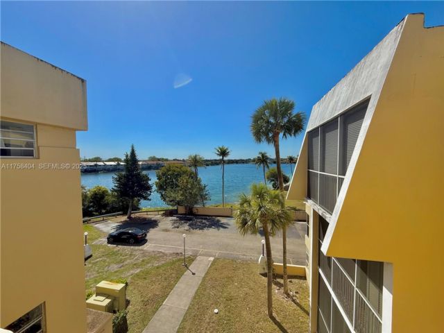 2 BR,  2.00 BTH &nbsp; style home in Miami