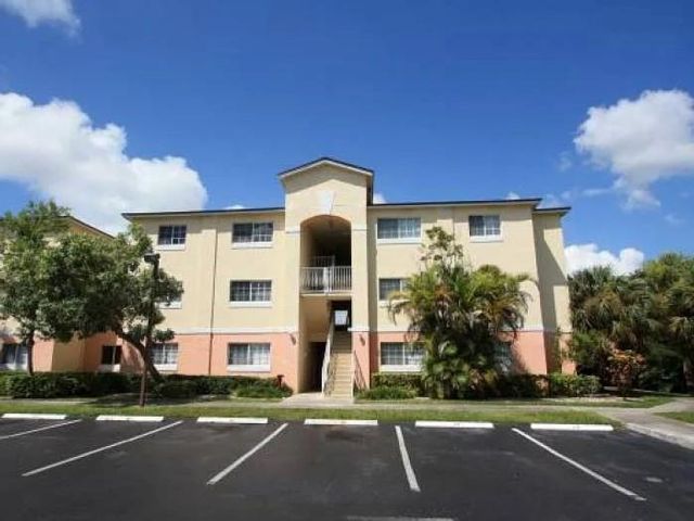  2 BR,  1.00 BTH &nbsp; style home in Hollywood