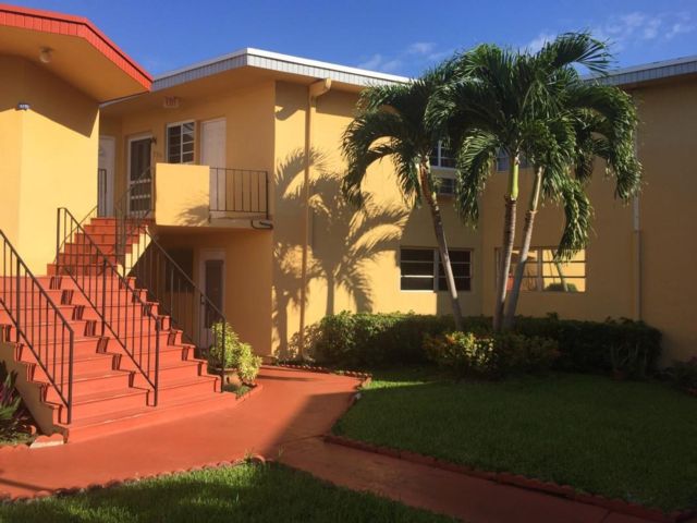  2 BR,  2.00 BTH &nbsp; style home in Miami