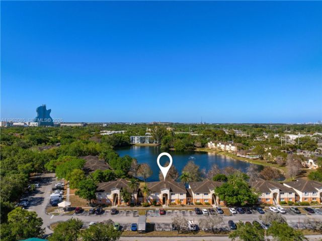  2 BR,  1.00 BTH &nbsp; style home in Hollywood