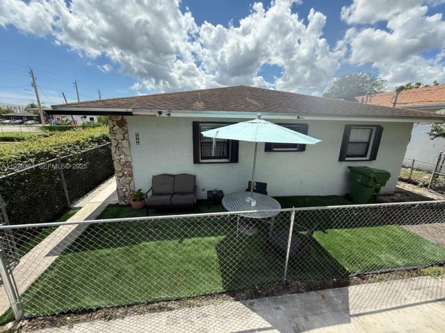  2 BR,  1.00 BTH &nbsp; style home in Hallandale
