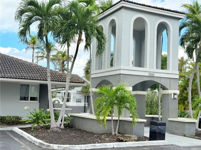  2 BR,  2.00 BTH &nbsp; style home in Hialeah