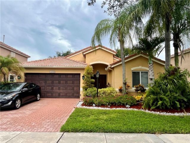 [Pembroke Pines Real Estate, listing number 3330984]